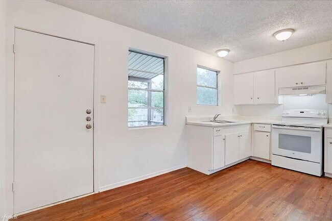Building Photo - 714 Martindale Rd
