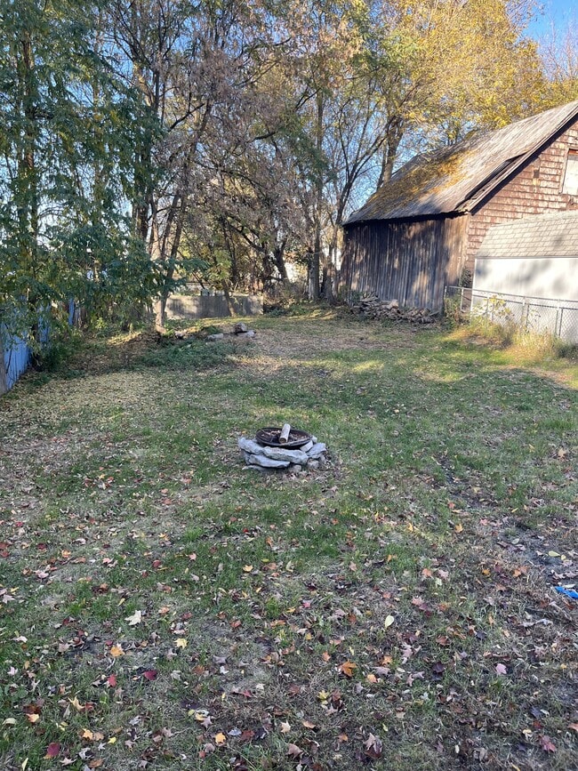 Building Photo - 512 Stone St