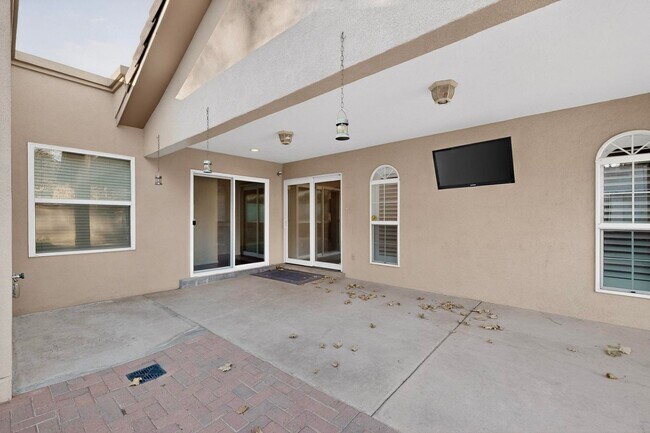 Building Photo - FOUR HILLS Executive Rental 4/5 BD 4/BA