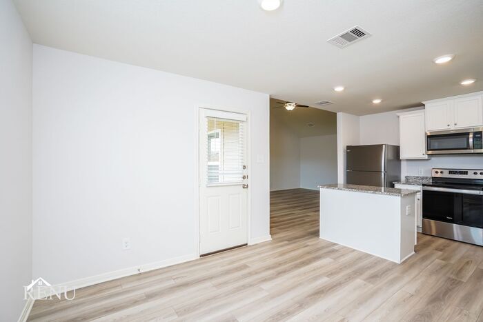 Building Photo - 10453 Sweetwater Creek Dr