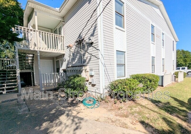 Primary Photo - 3202 Redwood Ln