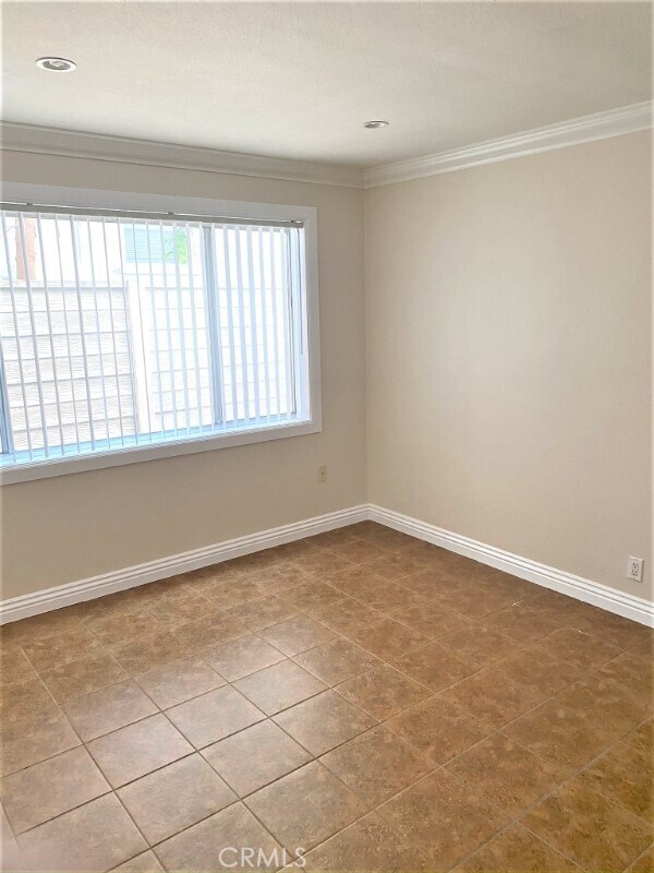 Building Photo - 250 Cliff Dr