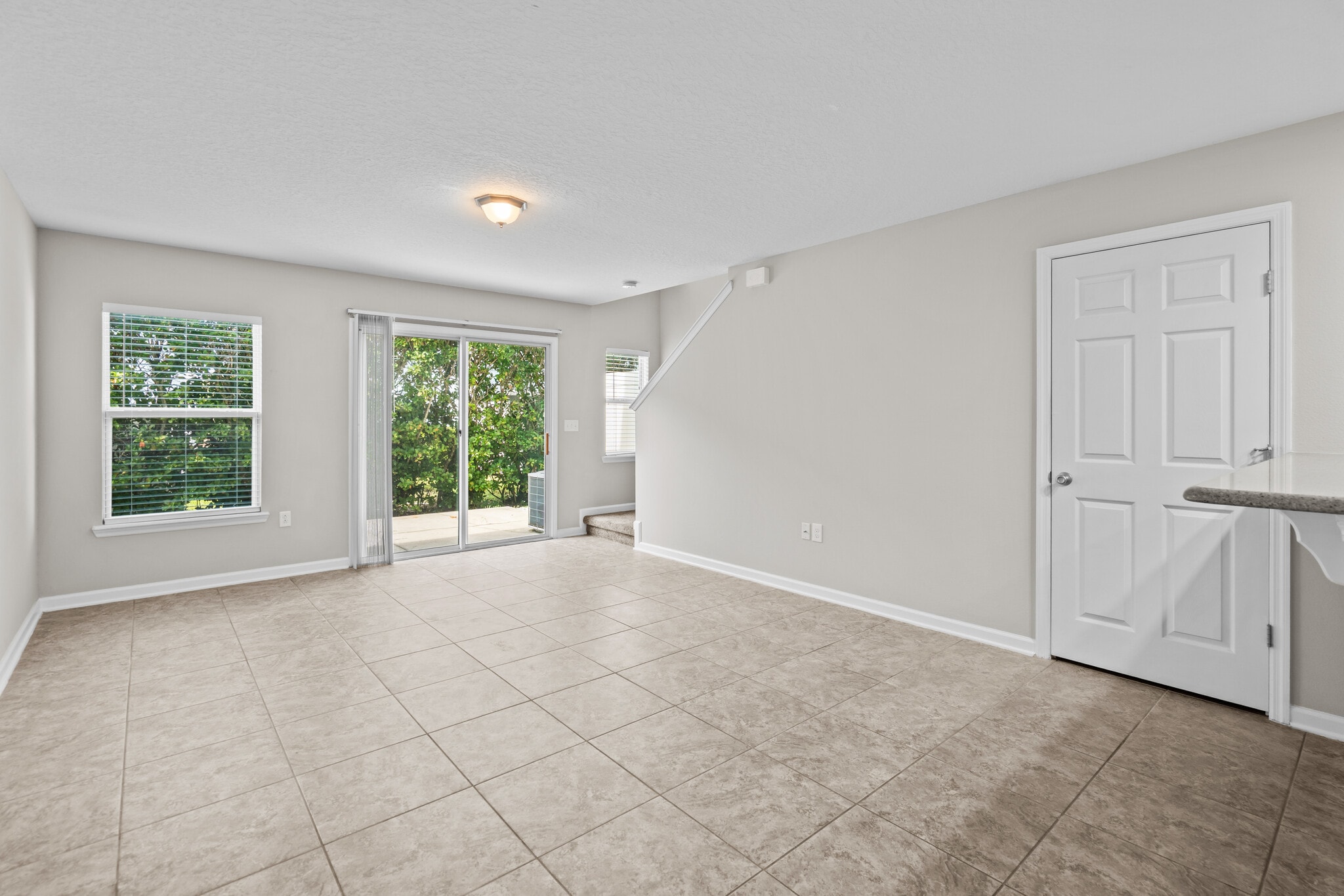 Living room - 24 Islander Ct