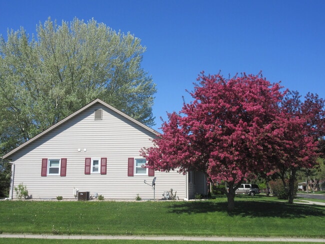 Building Photo - 409 Knights Ave