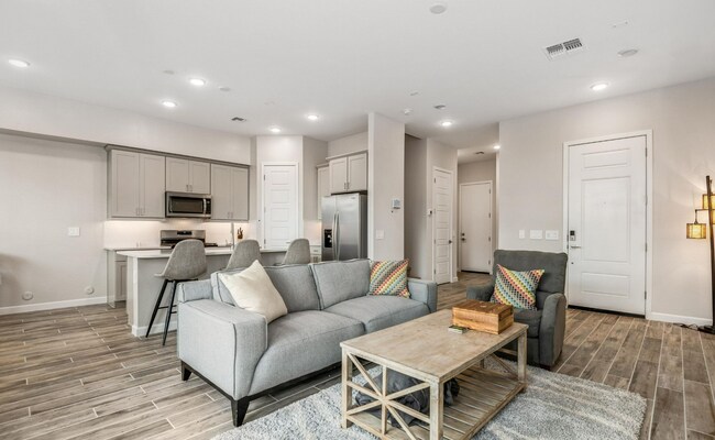 Building Photo - 4826 E Helena Dr