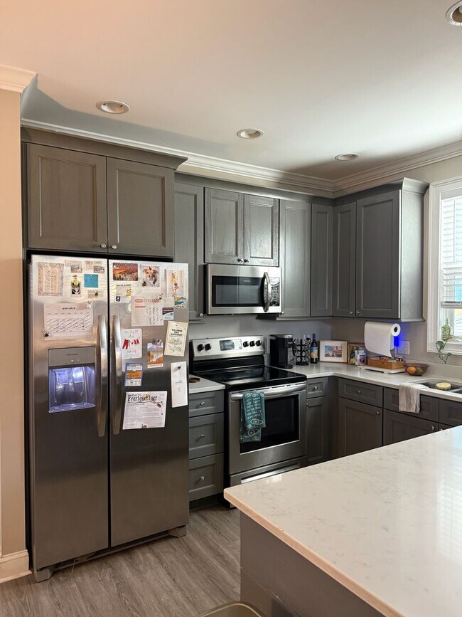 Building Photo - 44 Grove St