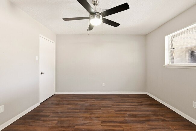 Building Photo - 3120 Royal St