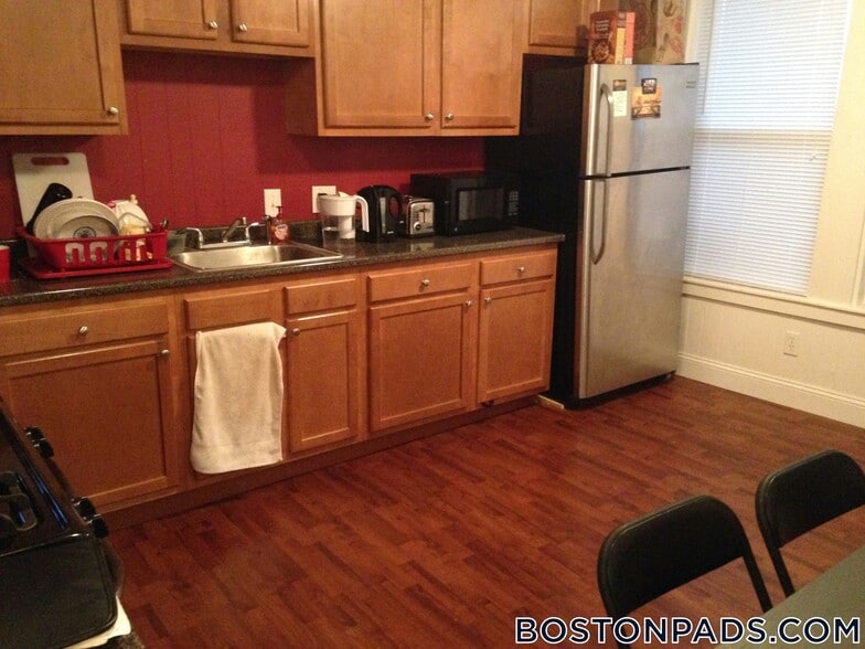 Building Photo - 289 Chelsea St