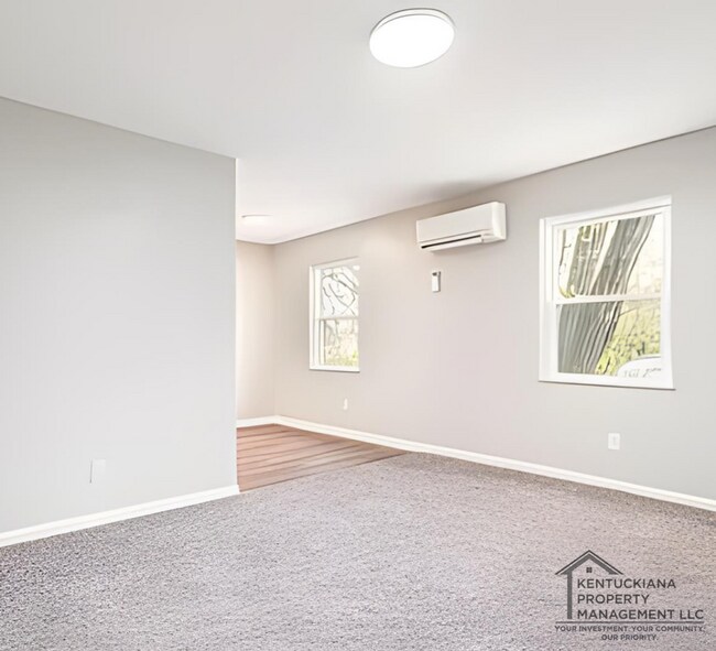 Building Photo - Renovated Spacious 2BR Apartments Near UofL & Churchill Downs!