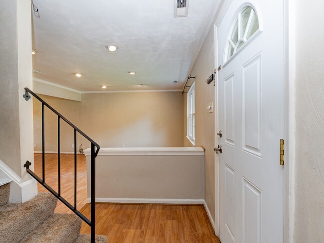 Building Photo - 1805 Oneida Ct