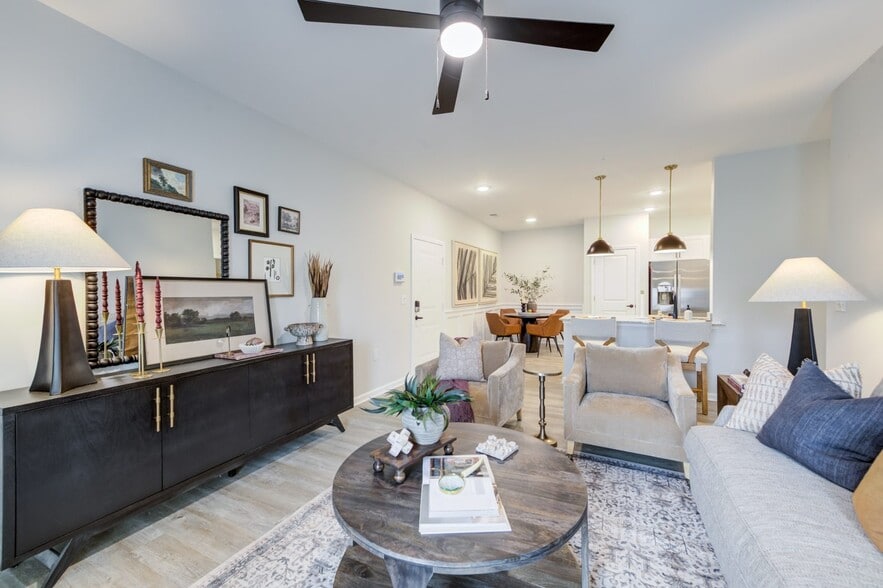 Building Photo - The Carolinian Apartments