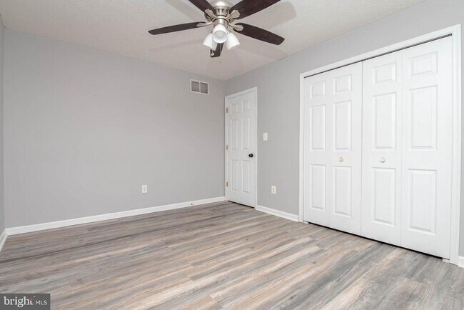 Building Photo - 11 Poplar Grove Ave