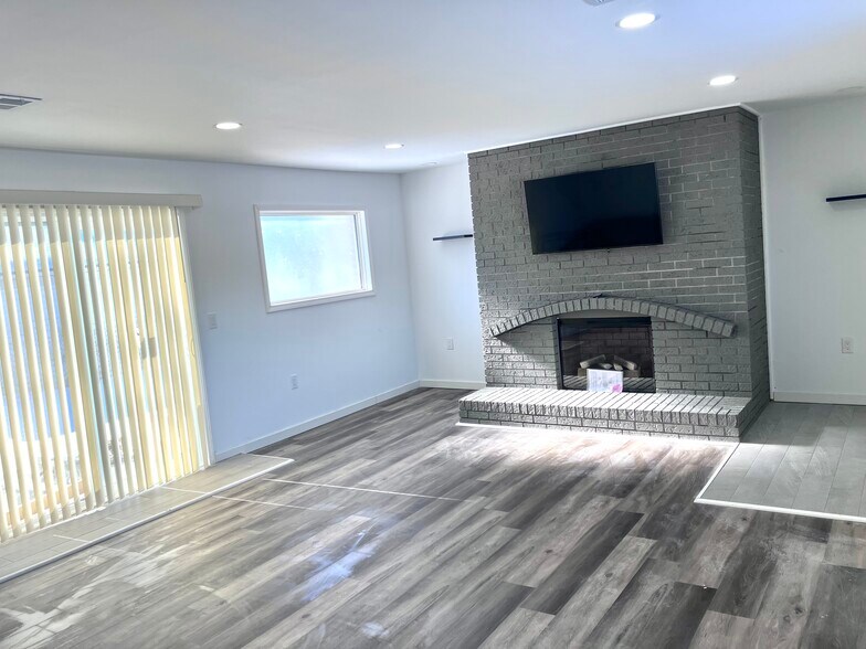 Building Photo - 21781 Logue Ave