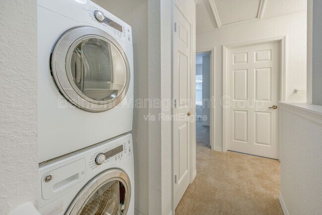 Building Photo - 4021 Venetian Bay Dr