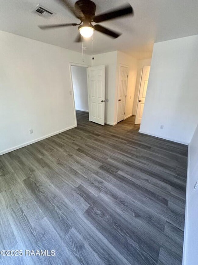 Building Photo - 216 Marigny Cir