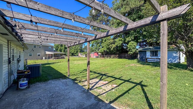 Building Photo - 112 White Oak Blvd