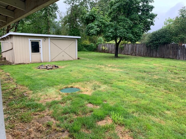 Building Photo - Melrose 2 bedroom 1 bath