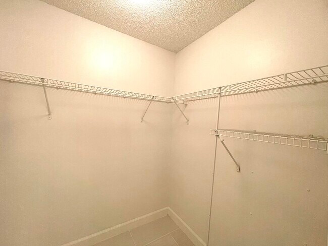 Building Photo - 2476 SE Garden Terrace