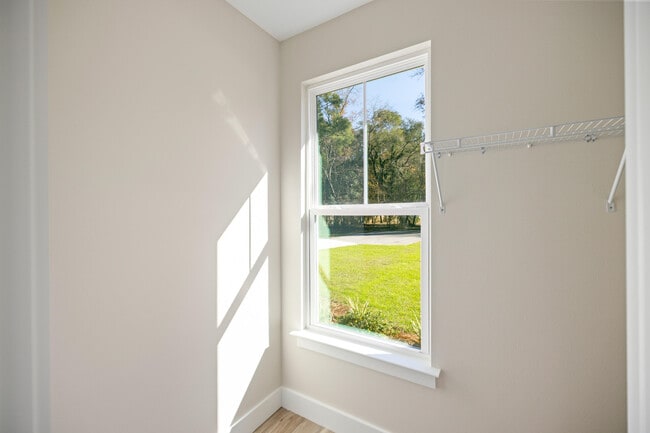 Building Photo - 119 Spruce St