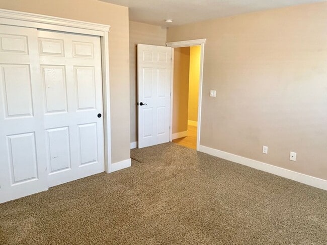 Building Photo - Newer and Upgraded 4 Bedroom 2 Bathroom near Cal Poly