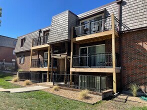 Building Photo - Mission Woods