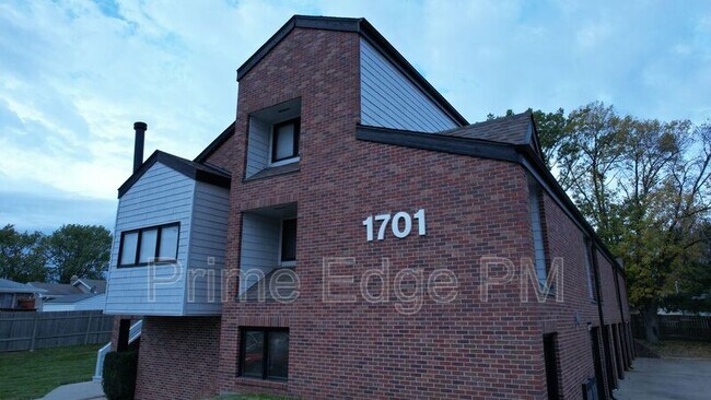 Building Photo - 1701 Ridgehaven Ct