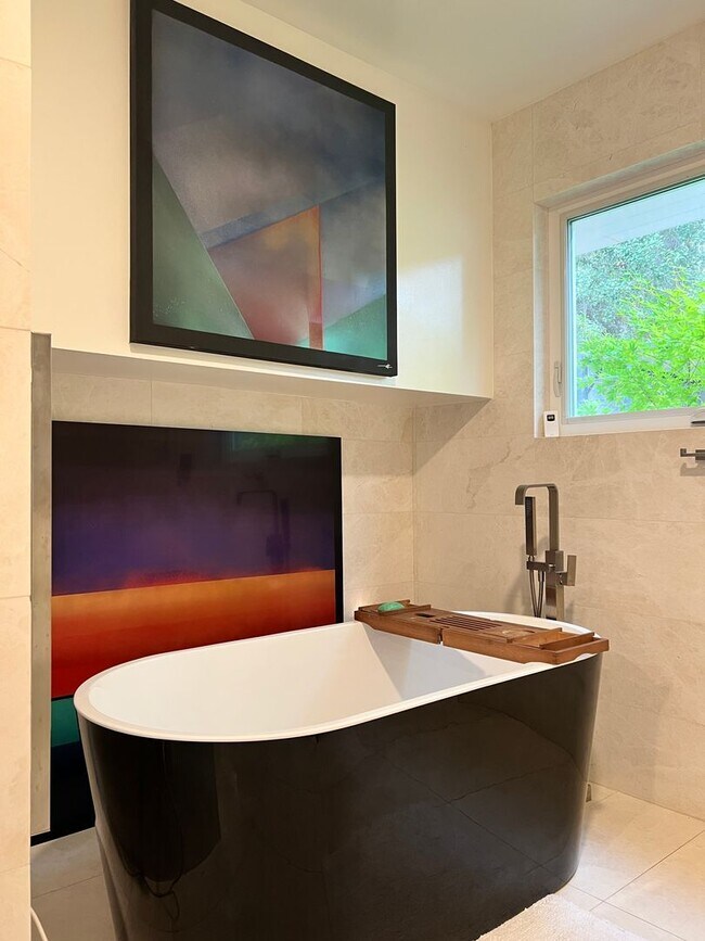 Building Photo - Contemporary Napa Loft Retreat