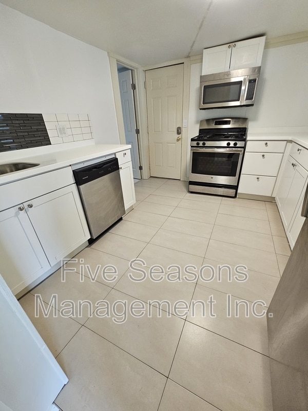 Building Photo - 32 Intervale Ave