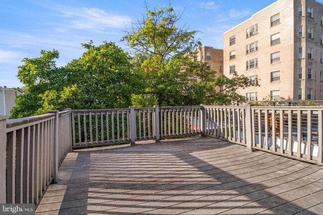 Building Photo - 1522 Swann St NW