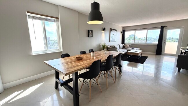 Building Photo - 401 Golden Isles Dr