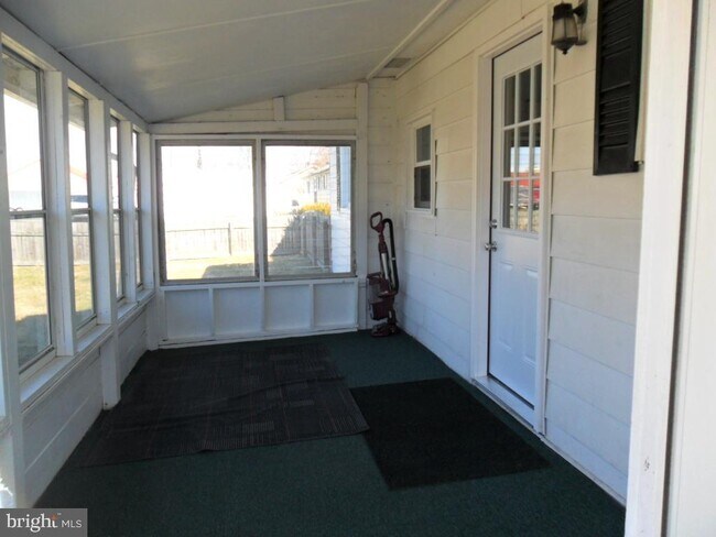 Building Photo - 301 Tichy Dr