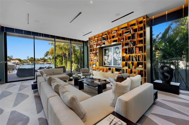 Building Photo - 200 W Rivo Alto Dr