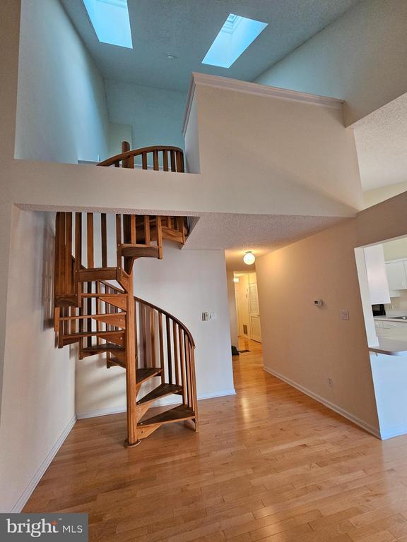 Building Photo - 409 Talon Ct