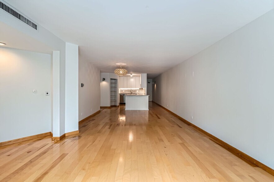 Building Photo - 550 E 12th Ave