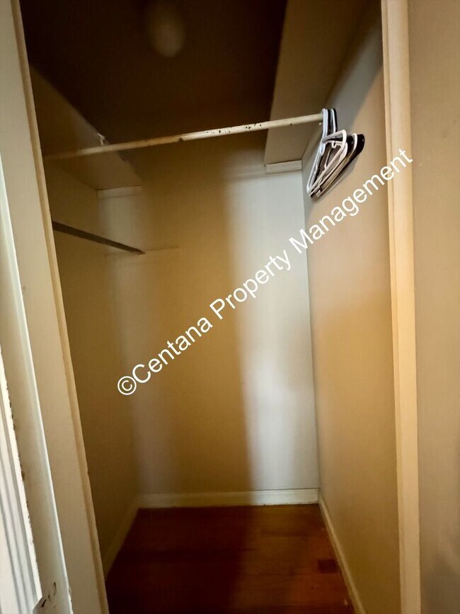 Building Photo - $500 off first months rent on 3 bed 2 bath...
