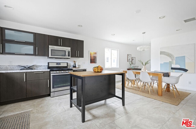 Building Photo - 11465 Cumpston St