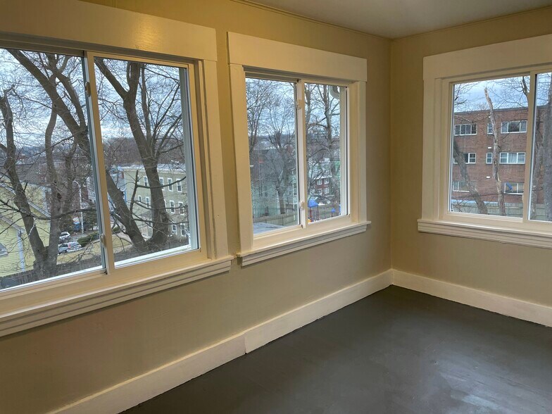 Building Photo - 24 Crown St