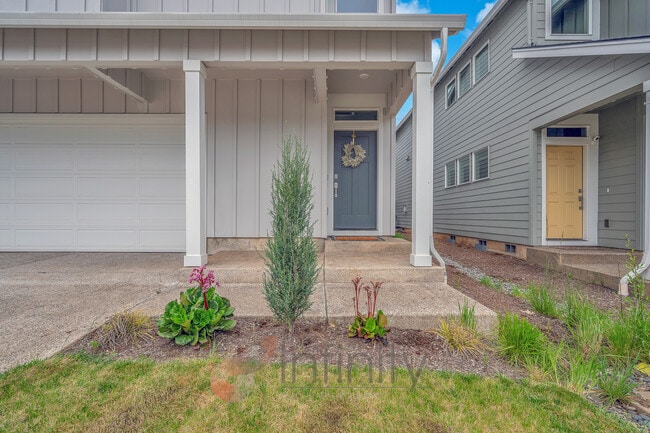 Building Photo - 8943 SW Vermillion Dr