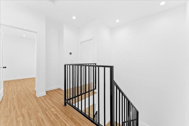 Building Photo - 4017 1/2 Mont Clair St-