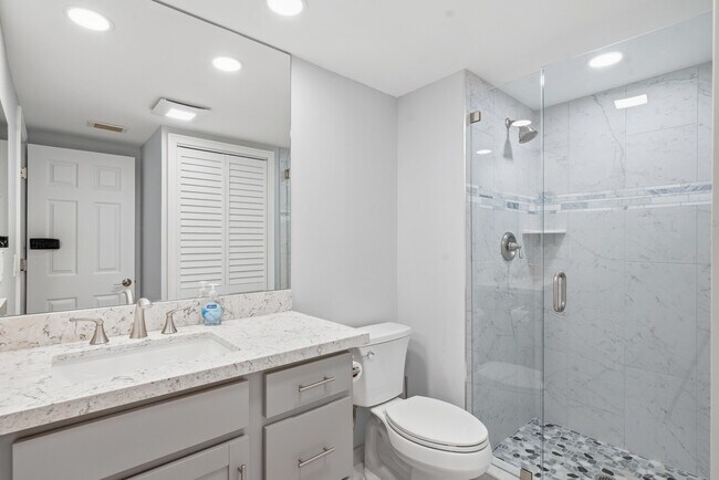 Building Photo - 9292 Vista Del Lago