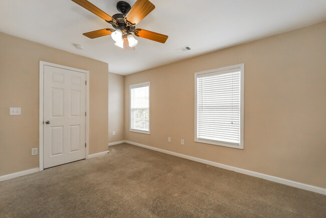 Building Photo - 529 Crestmont Ln