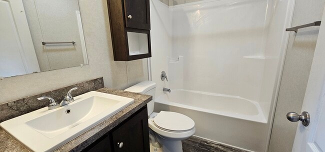 Building Photo - 67 Tulip Ln