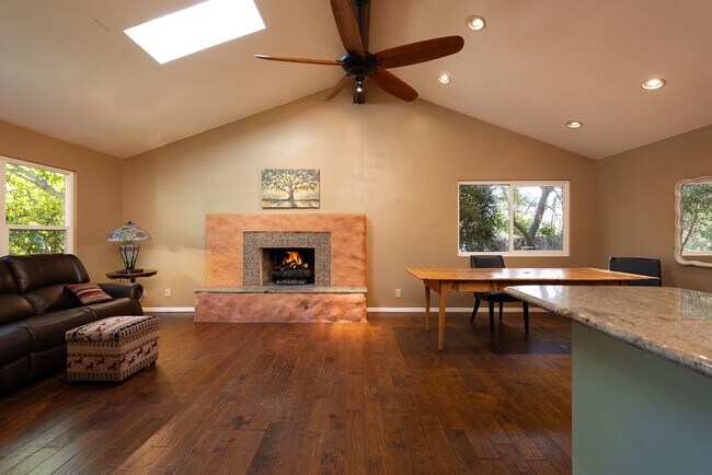 Building Photo - Cozy 2 Bedroom Cottage with Lush Gardens