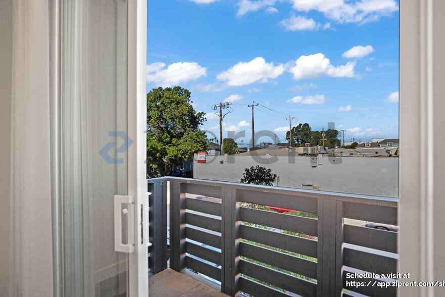 Building Photo - 985 24th St