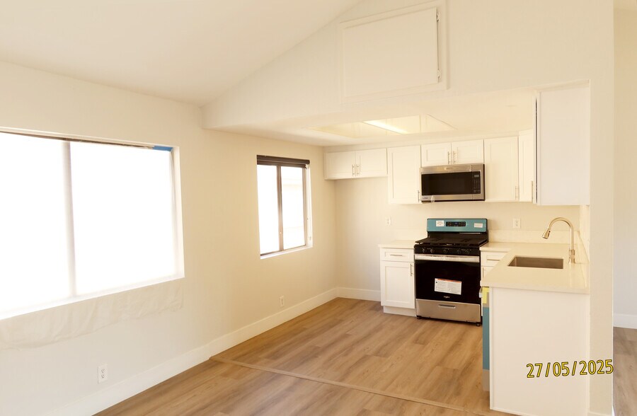 Kitchen/ Dinning - 1064 S Garfield Ave
