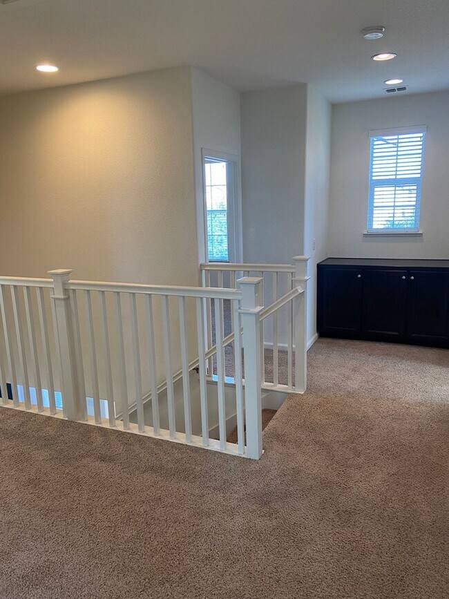 Building Photo - 4 Bedroom, 2.5 Bath - Located in Hideaway Treehouse Community