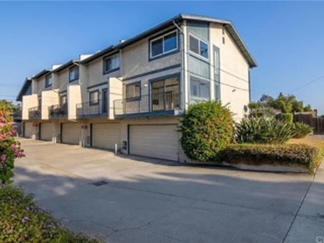 Building Photo - 764 N Glendora Ave