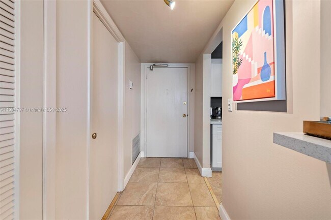 Building Photo - 18061 Biscayne Blvd