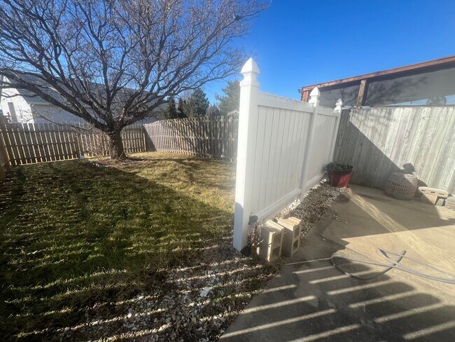 Building Photo - Move in Ready!