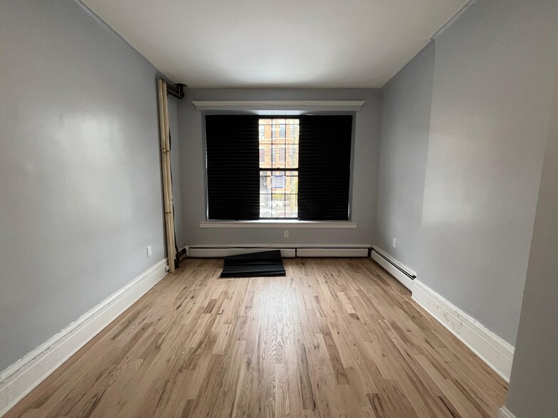 Building Photo - 95 Bostwick Ave